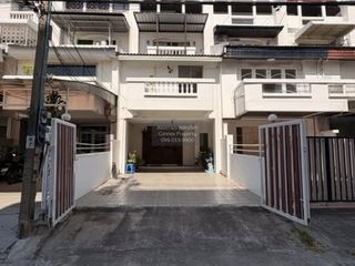出售 4 卧室 联排别墅 在 Chatuchak, 曼谷