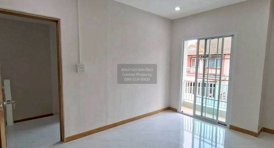 出售 3 卧室 联排别墅 在 Sai Noi, Nonthaburi