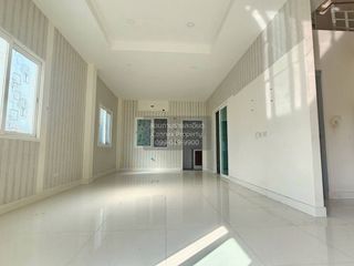 Reihenhaus zum Kauf mit 4 Zimmer in Khlong Sam Wa, Bangkok