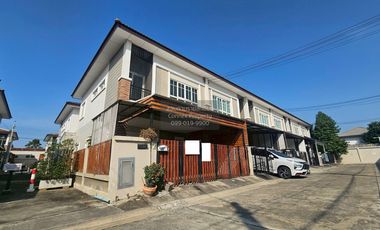 出售 4 卧室 联排别墅 在 Khlong Sam Wa, 曼谷