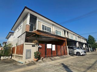 Reihenhaus zum Kauf mit 4 Zimmer in Khlong Sam Wa, Bangkok