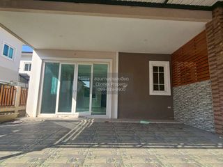 Reihenhaus zum Kauf mit 4 Zimmer in Khlong Sam Wa, Bangkok