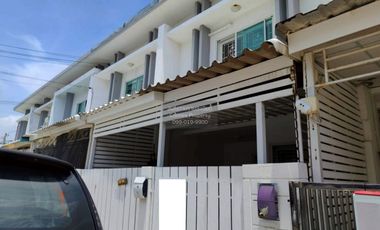 À vendre 3 chambres maison de ville à Nong Khaem, Bangkok