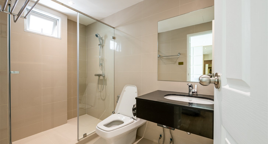 For sale 3 bedrooms condo in Huai Khwang, Bangkok