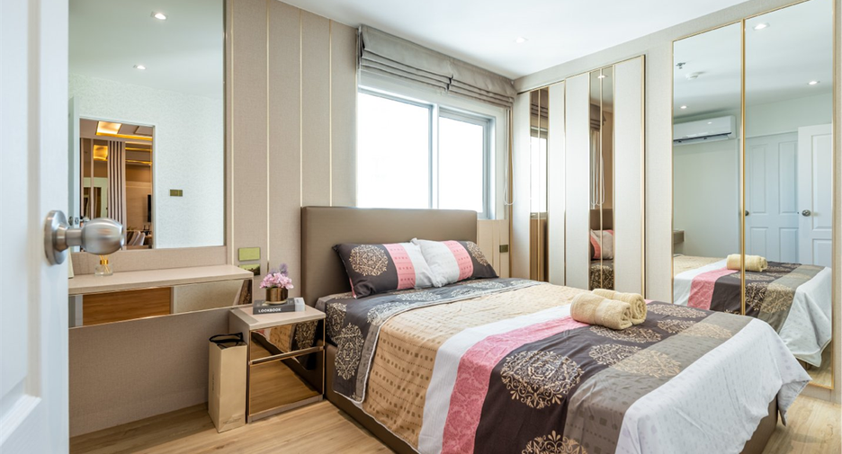 For sale 3 bedrooms condo in Huai Khwang, Bangkok