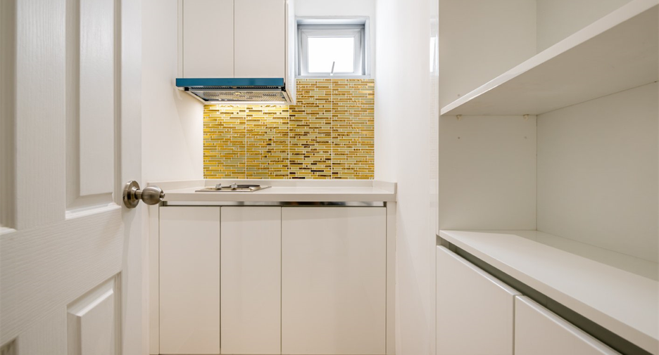 For sale 3 bedrooms condo in Huai Khwang, Bangkok