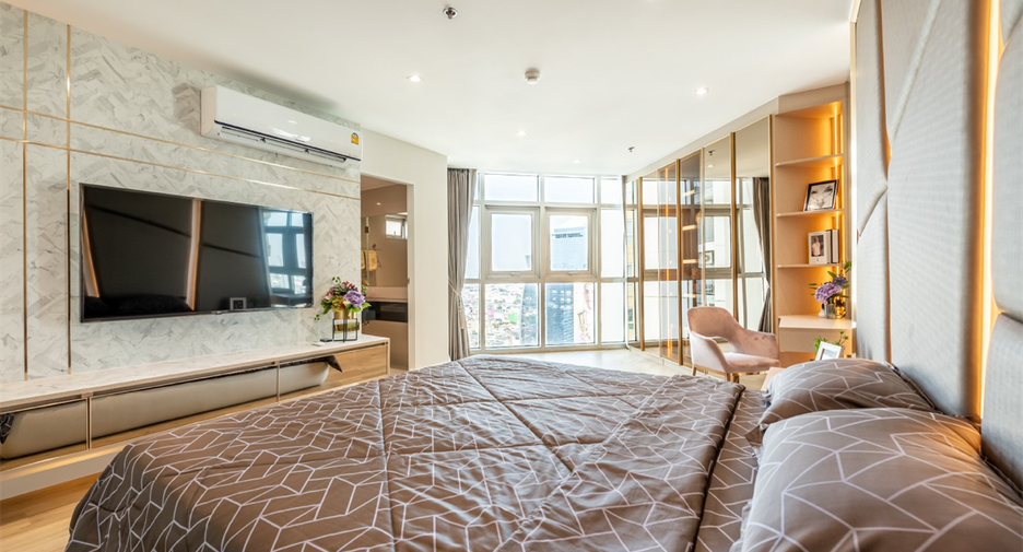 For sale 3 bedrooms condo in Huai Khwang, Bangkok