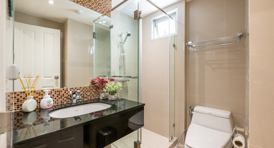 For sale 3 bedrooms condo in Huai Khwang, Bangkok