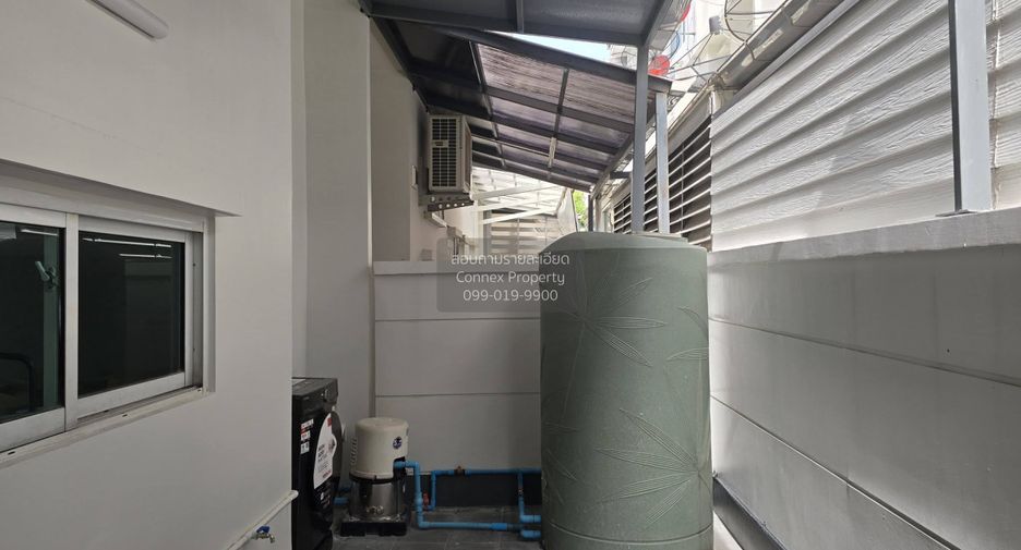 出租 3 卧室 联排别墅 在 Prawet, 曼谷