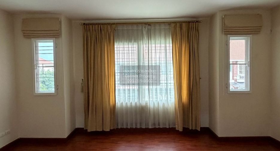 For rent 4 ベッドルーム townhouse in Bang Khen, Bangkok