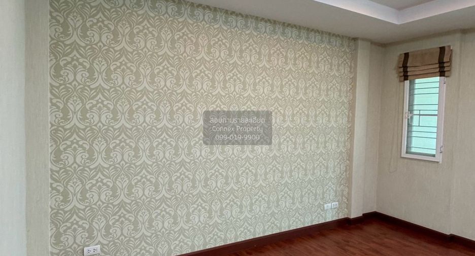 For rent 4 ベッドルーム townhouse in Bang Khen, Bangkok