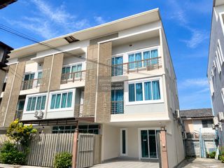 À louer 3 chambres maison de ville à Mueang Nonthaburi, Nonthaburi