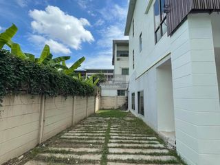 À louer 3 chambres maison de ville à Pak Kret, Nonthaburi