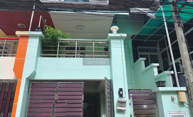 出租 3 卧室 联排别墅 在 Wang Thong Lang, 曼谷
