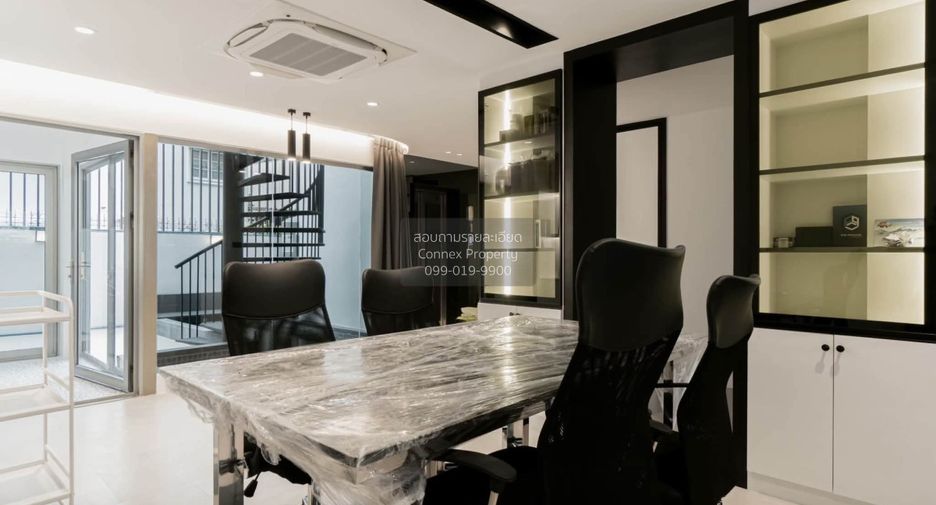 For rent 3 bedrooms townhouse in Chatuchak, Bangkok