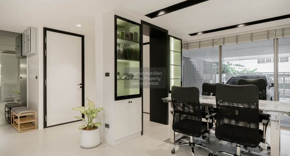 For rent 3 bedrooms townhouse in Chatuchak, Bangkok