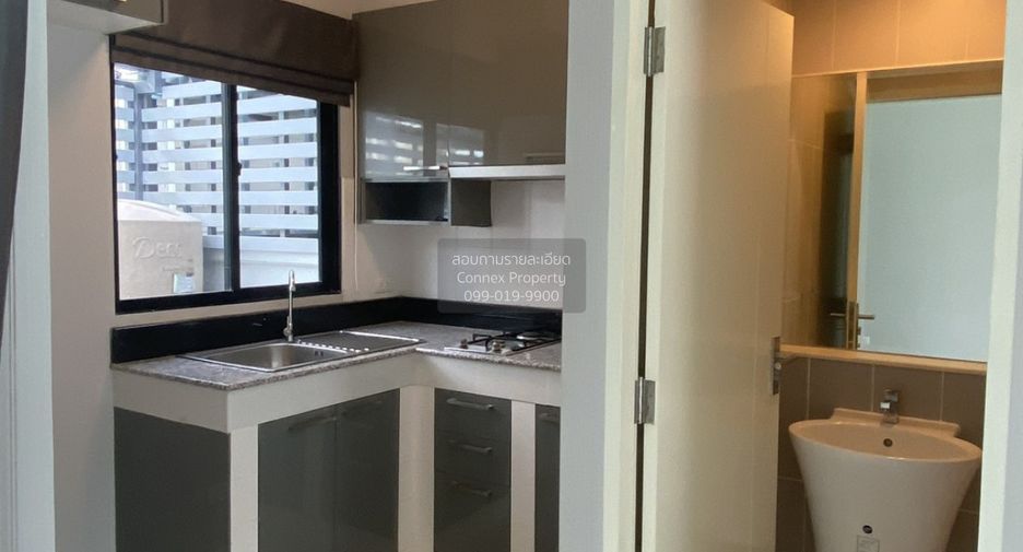 For rent 3 bedrooms townhouse in Bang Kapi, Bangkok