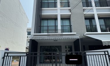 For rent 3 bedrooms townhouse in Bang Kapi, Bangkok