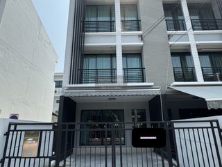 出租 3 卧室 联排别墅 在 Bang Kapi, 曼谷