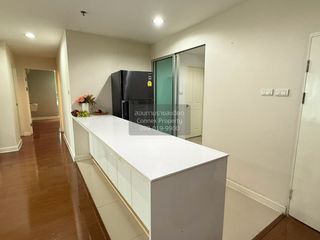 For rent 5 ベッドルーム condo in Huai Khwang, Bangkok