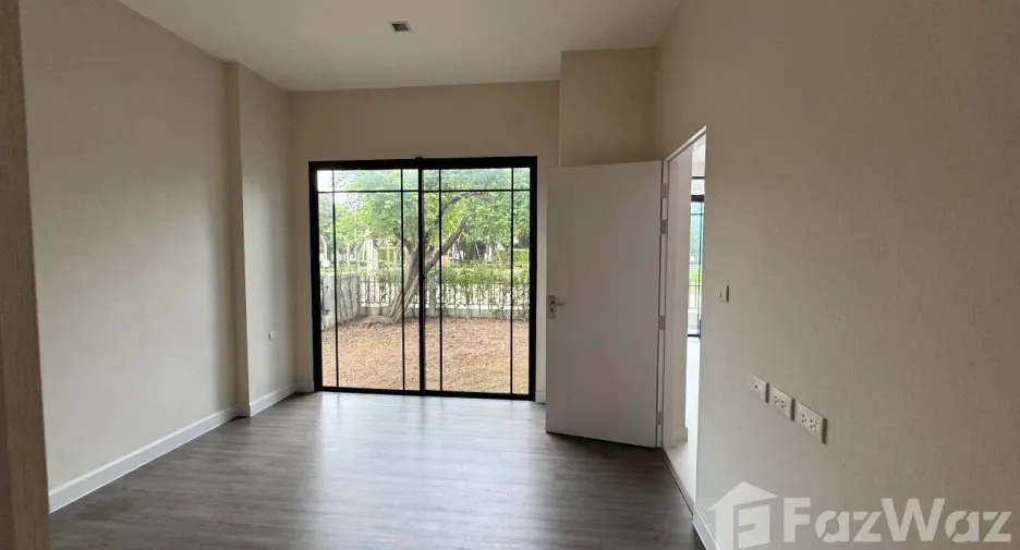 For sale 5 bedrooms house in Mueang Pathum Thani, Pathum Thani