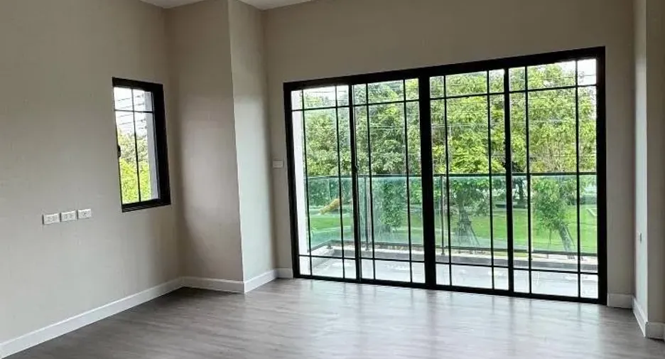 For sale 5 bedrooms house in Mueang Pathum Thani, Pathum Thani