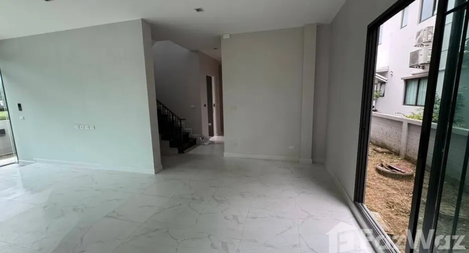 For sale 5 bedrooms house in Mueang Pathum Thani, Pathum Thani