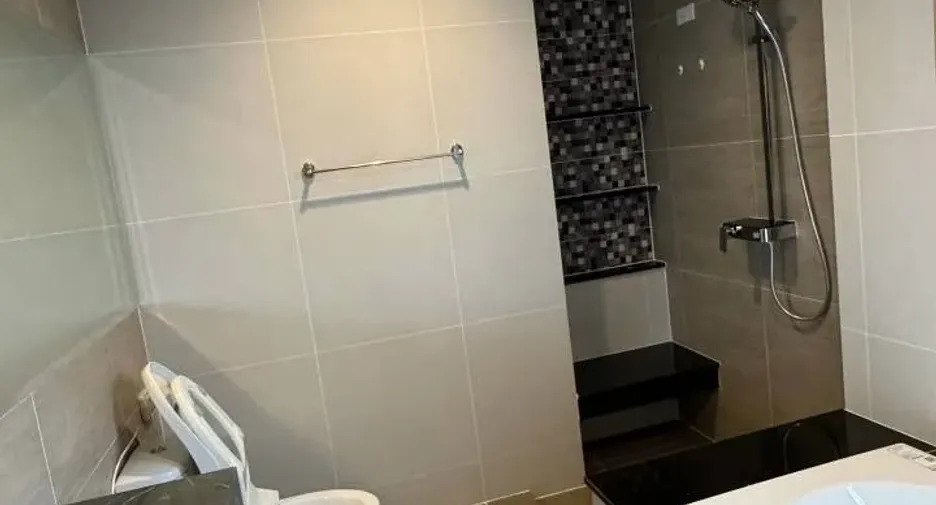 For sale 5 bedrooms house in Mueang Pathum Thani, Pathum Thani
