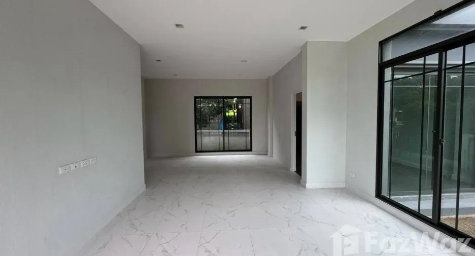 For sale 5 bedrooms house in Mueang Pathum Thani, Pathum Thani