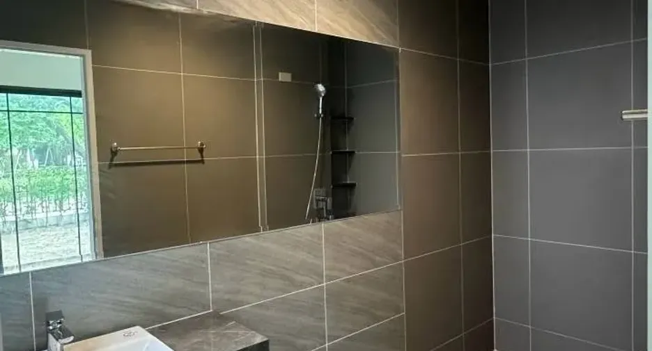 For sale 5 bedrooms house in Mueang Pathum Thani, Pathum Thani