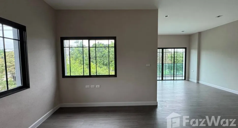 For sale 5 bedrooms house in Mueang Pathum Thani, Pathum Thani