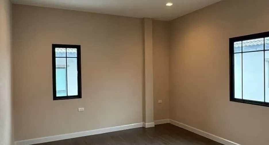For sale 5 bedrooms house in Mueang Pathum Thani, Pathum Thani