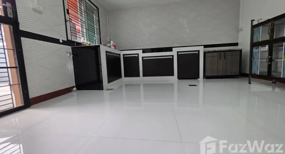 Аренда и продажа 4 спальни таунхаус в Khlong Luang, Патумтани