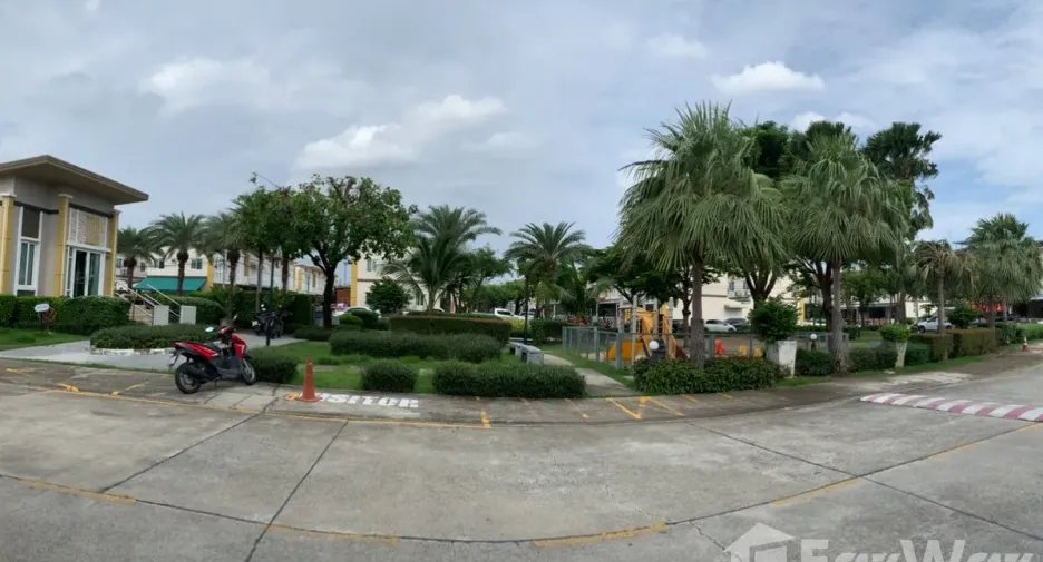 出售 和 出租 4 卧室 联排别墅 在 Lat Krabang, 曼谷