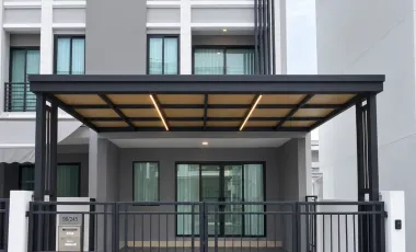 For rent 3 bedrooms townhouse in Bang Kapi, Bangkok