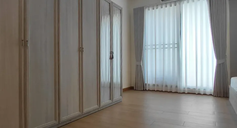 For rent 3 bedrooms townhouse in Bang Kapi, Bangkok