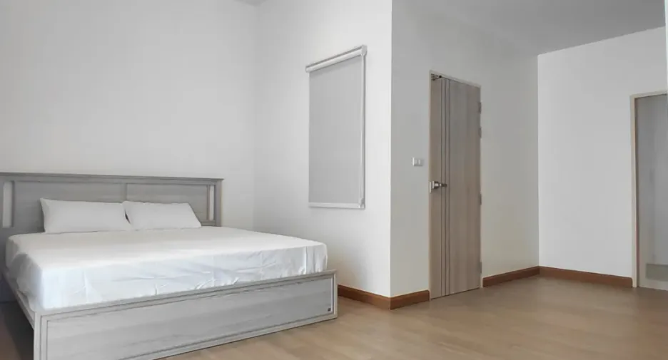 For rent 3 bedrooms townhouse in Bang Kapi, Bangkok