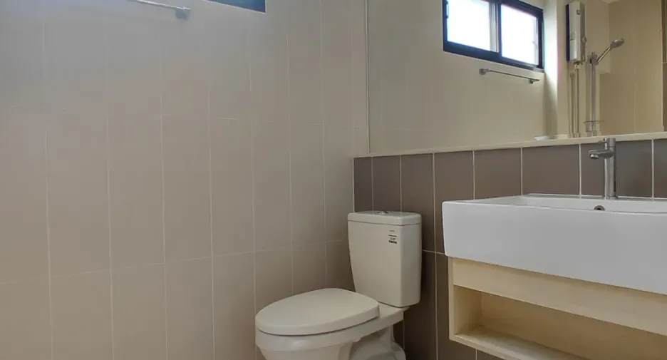 For rent 3 bedrooms townhouse in Bang Kapi, Bangkok