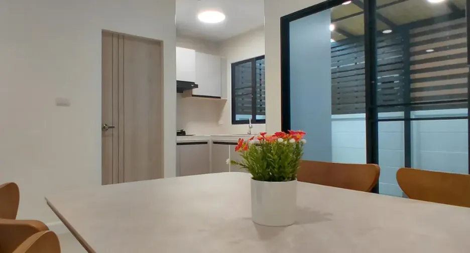 For rent 3 bedrooms townhouse in Bang Kapi, Bangkok