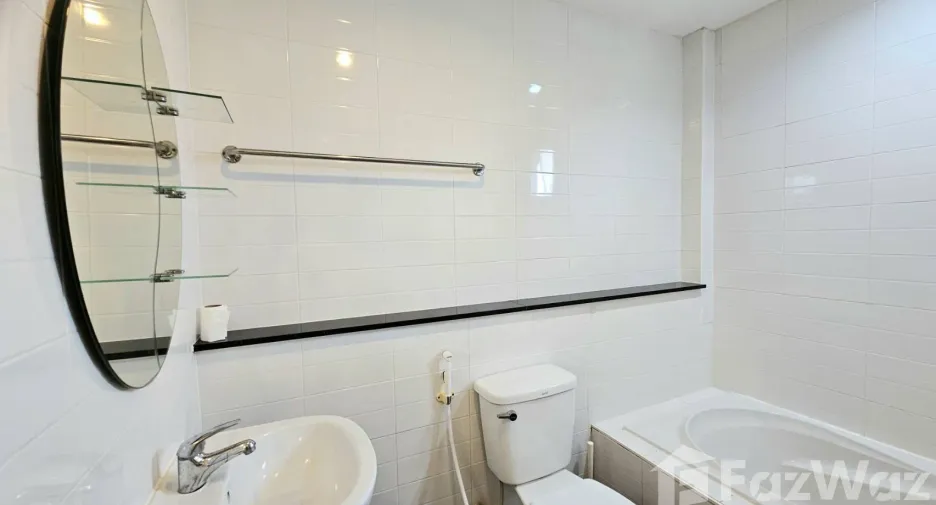 Haus zur Miete mit 3 Zimmer in Saphan Sung, Bangkok