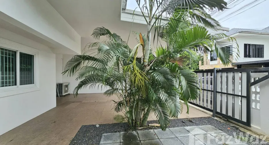 Haus zur Miete mit 3 Zimmer in Saphan Sung, Bangkok