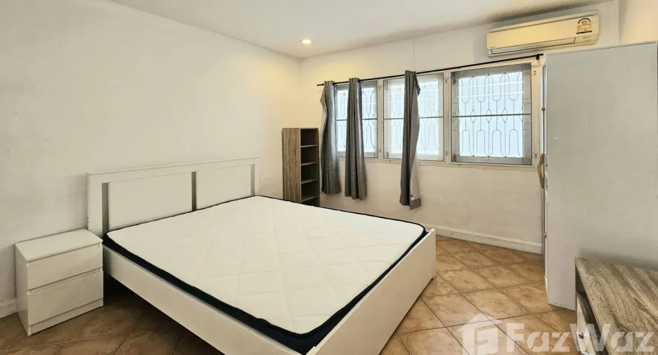 Haus zur Miete mit 3 Zimmer in Saphan Sung, Bangkok