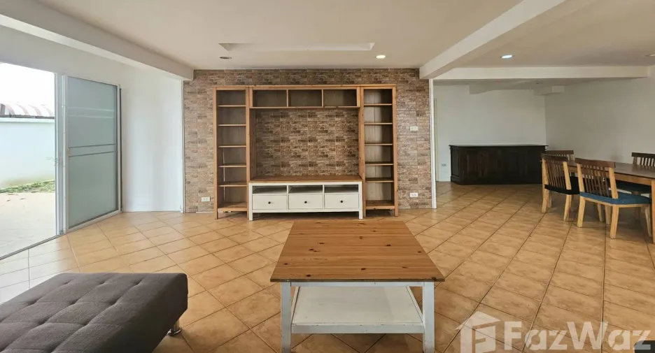 Haus zur Miete mit 3 Zimmer in Saphan Sung, Bangkok