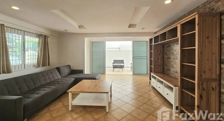 Haus zur Miete mit 3 Zimmer in Saphan Sung, Bangkok