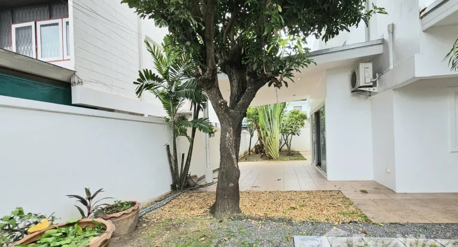 Haus zur Miete mit 3 Zimmer in Saphan Sung, Bangkok