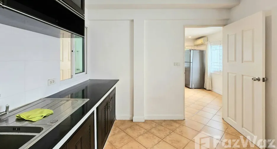 Haus zur Miete mit 3 Zimmer in Saphan Sung, Bangkok