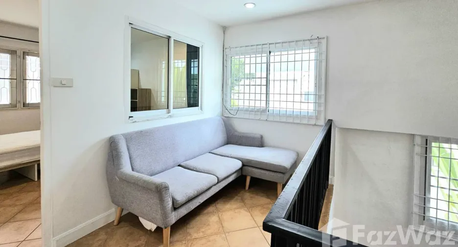 Haus zur Miete mit 3 Zimmer in Saphan Sung, Bangkok
