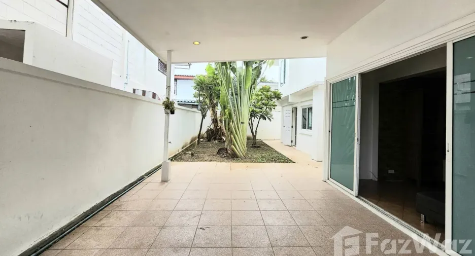 Haus zur Miete mit 3 Zimmer in Saphan Sung, Bangkok