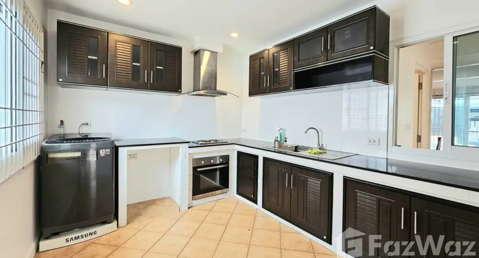 Haus zur Miete mit 3 Zimmer in Saphan Sung, Bangkok