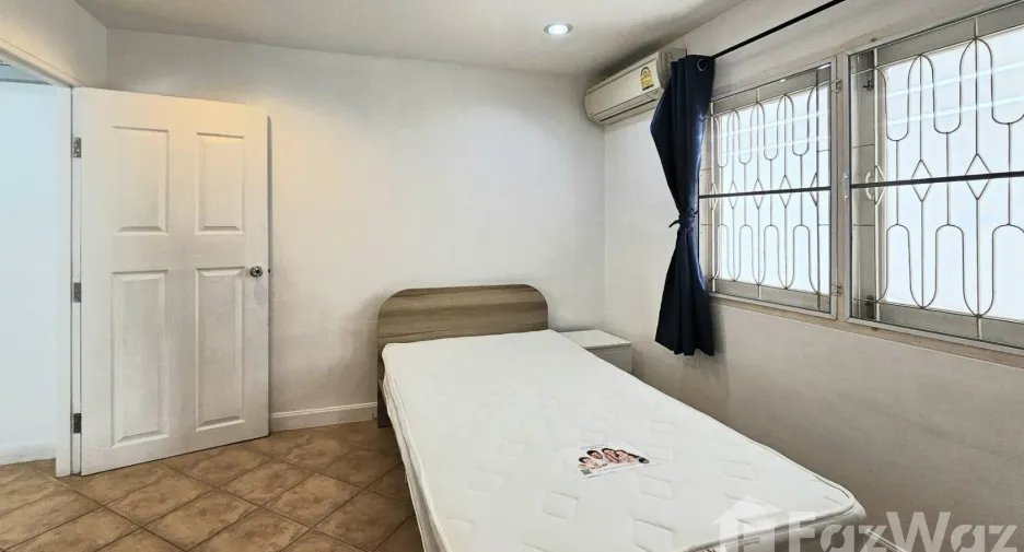 Haus zur Miete mit 3 Zimmer in Saphan Sung, Bangkok